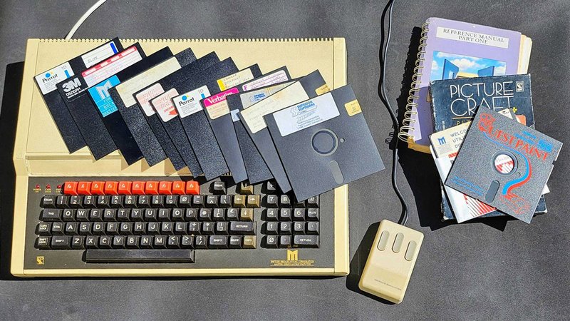Modern retrocomputing setup with Amiga 600